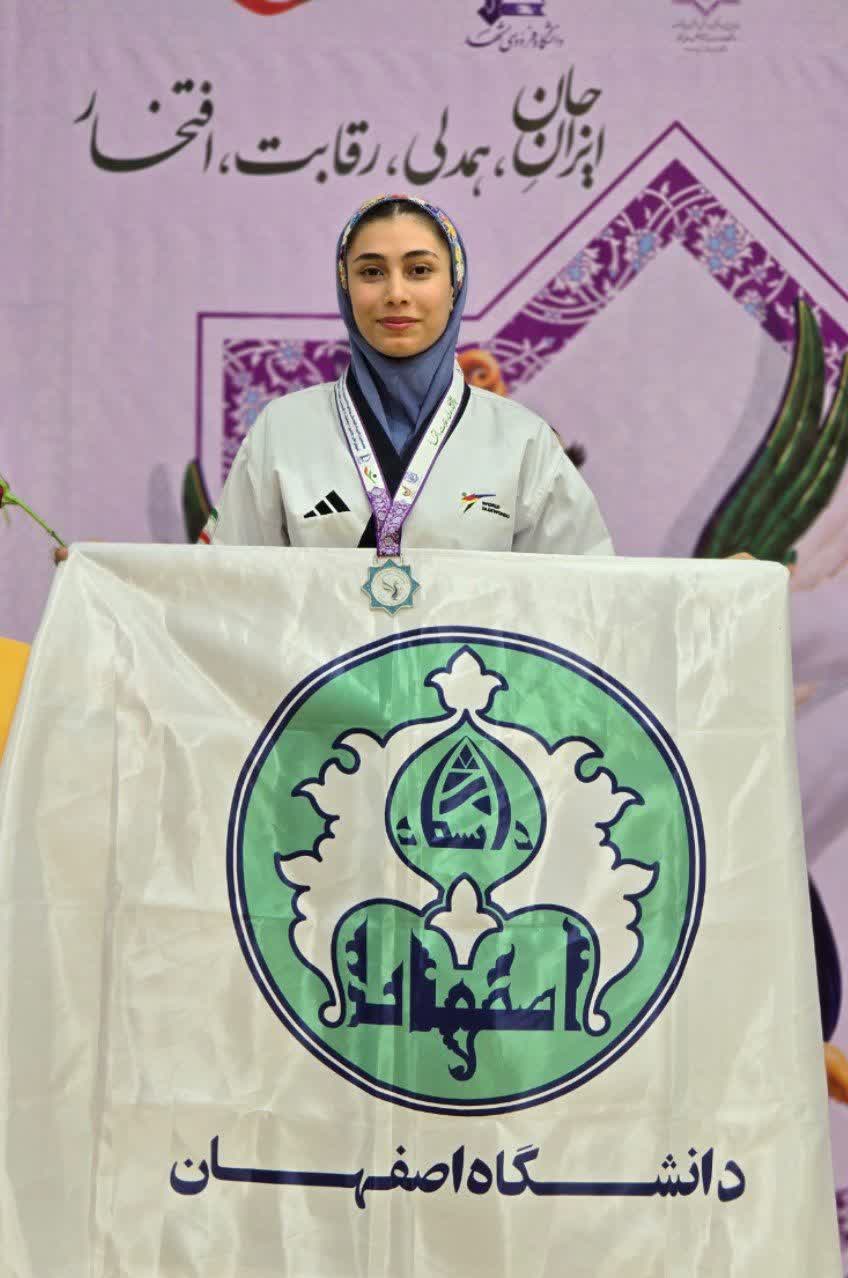 کسب مدال نقره رشته تکواندو (پومسه) المپیاد هفدهم توسط زینب طغیانی